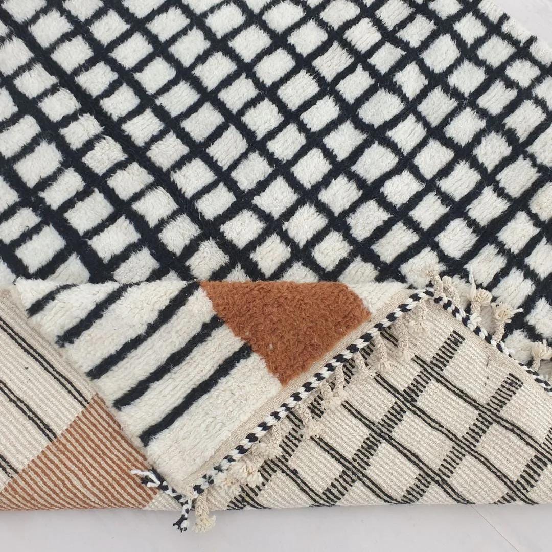 Handmade Beni Ourain Wool Rug: Moroccan Grid Design