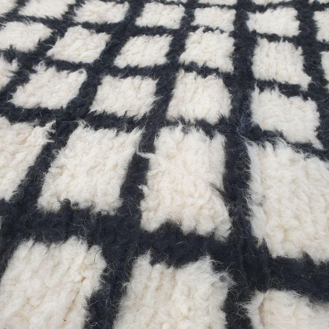 Handmade Beni Ourain Wool Rug: Moroccan Grid Design