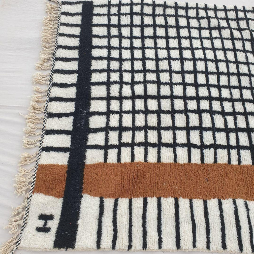 Handmade Beni Ourain Wool Rug: Moroccan Grid Design