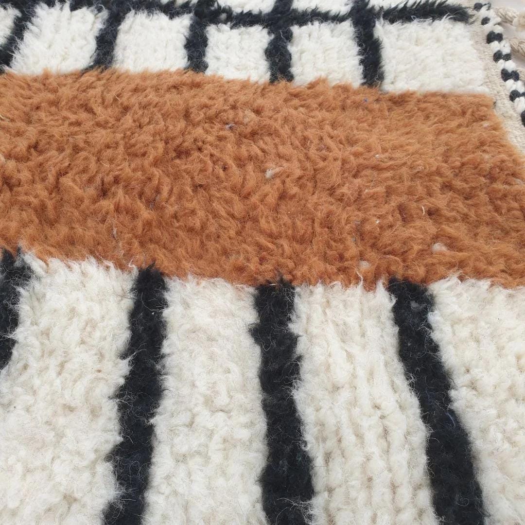 Handmade Beni Ourain Wool Rug: Moroccan Grid Design