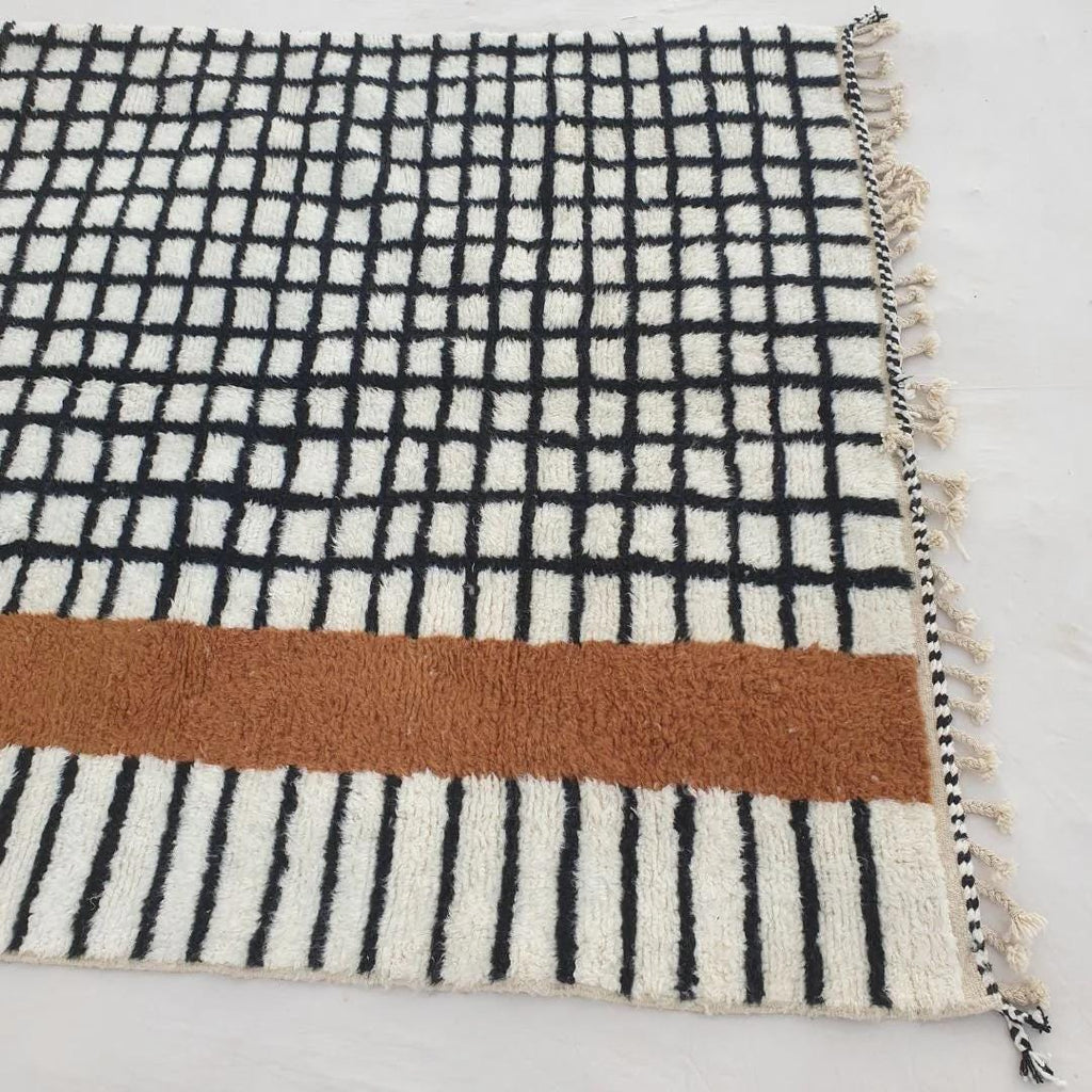 Handmade Beni Ourain Wool Rug: Moroccan Grid Design