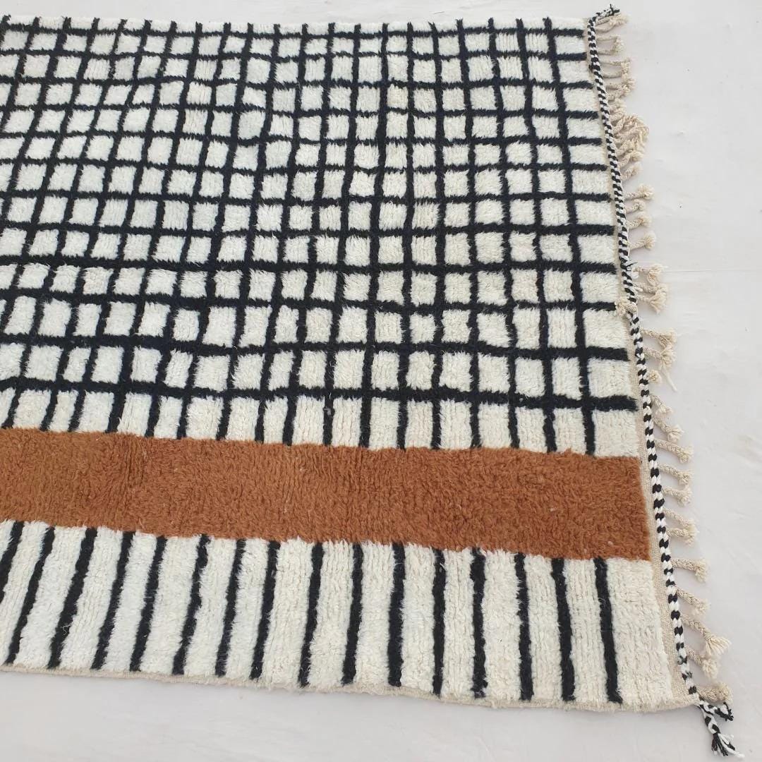 Handmade Beni Ourain Wool Rug: Moroccan Grid Design