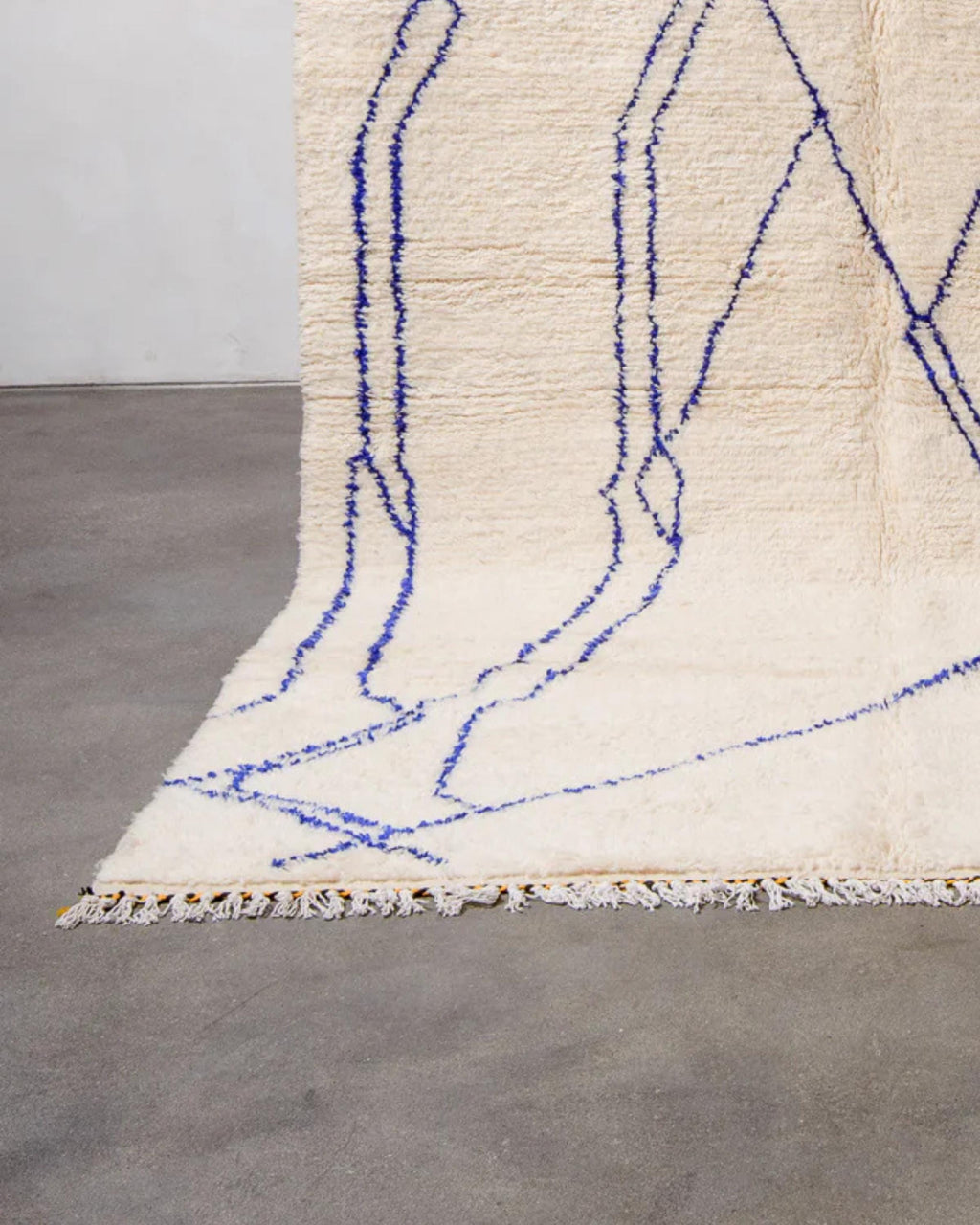 Handwoven Moroccan Shag Rug: Plush Bohemian Living Room Decor