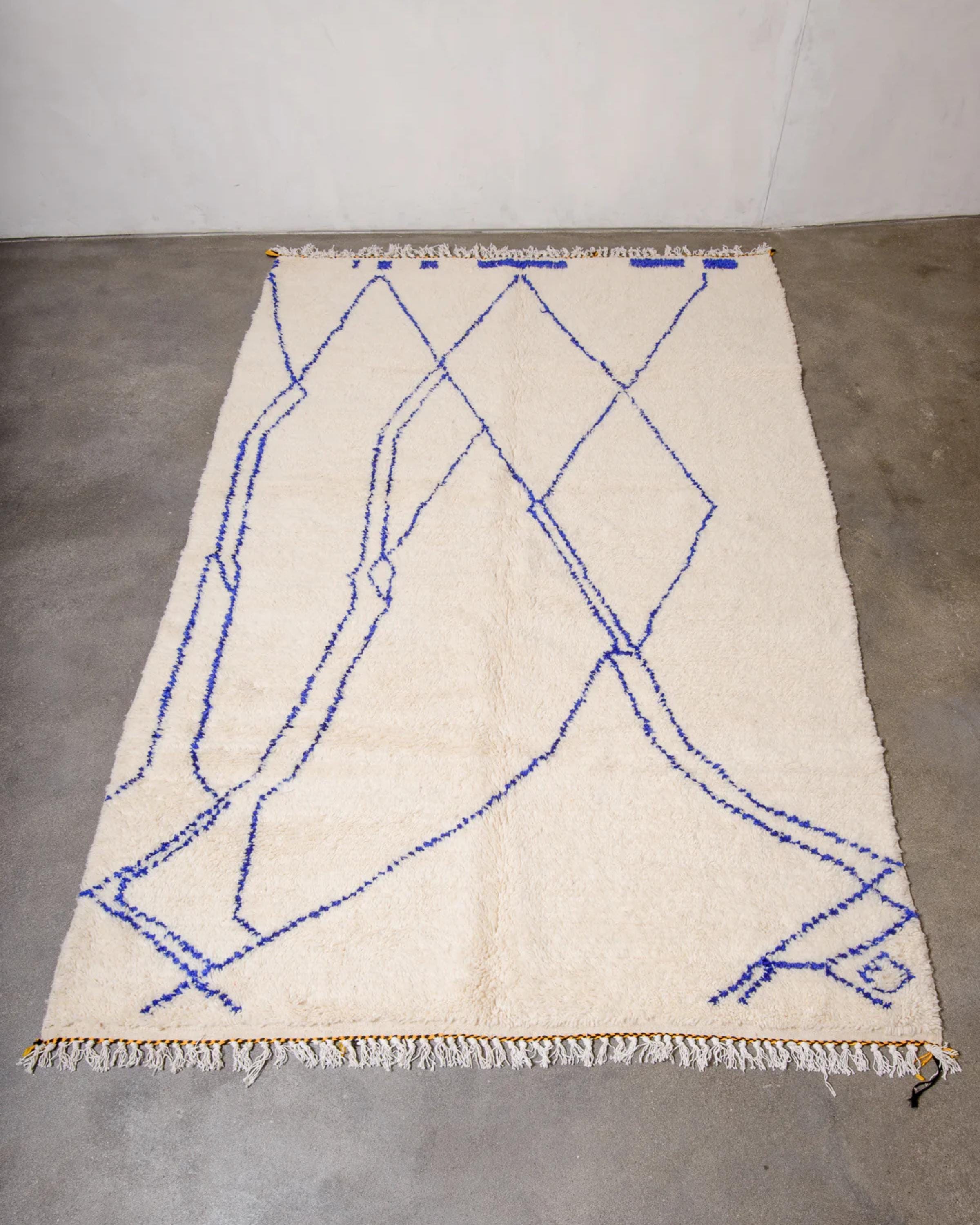 Handwoven Moroccan Shag Rug: Plush Bohemian Living Room Decor