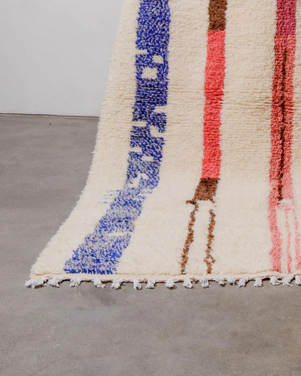 Handmade Wool Moroccan Rug: Shaggy Berber Tribal Rug