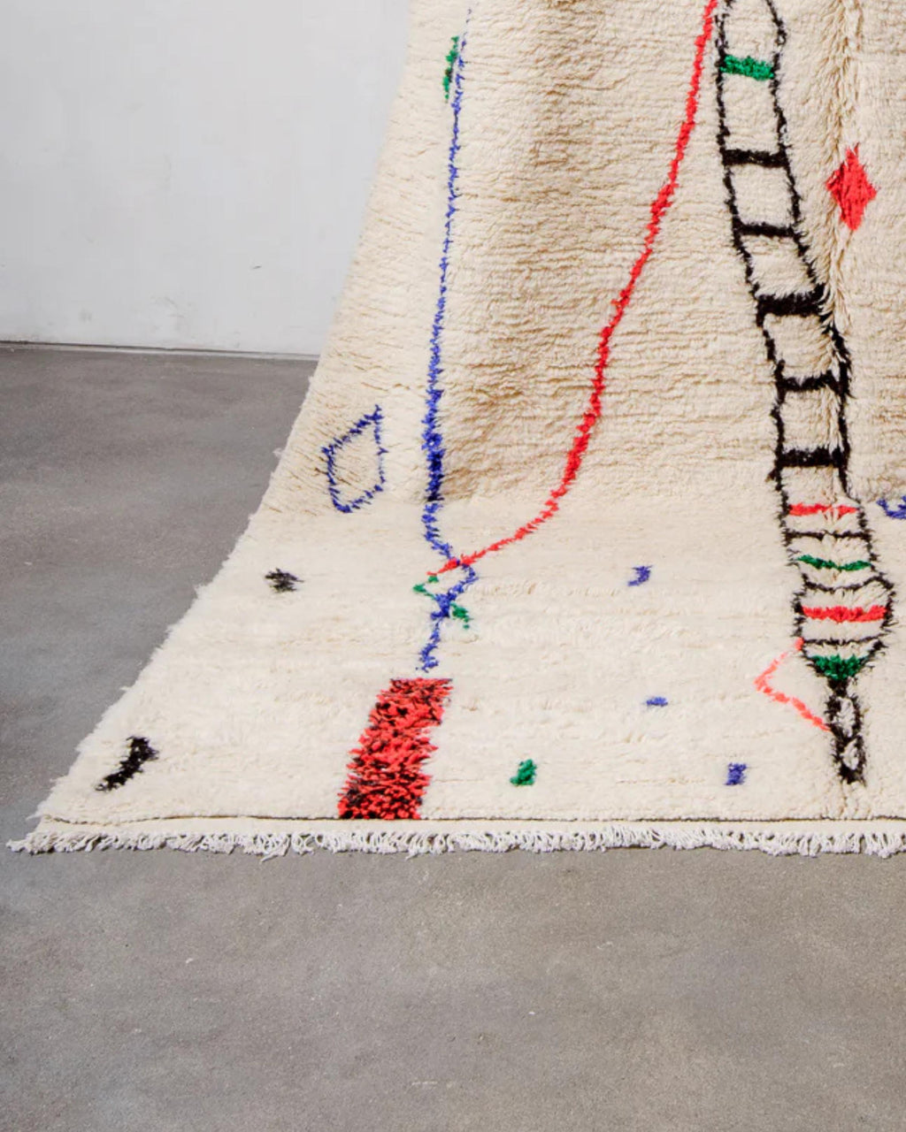 Handmade White and Pink Berber Rug: Moroccan Wool Boujaad Carpet