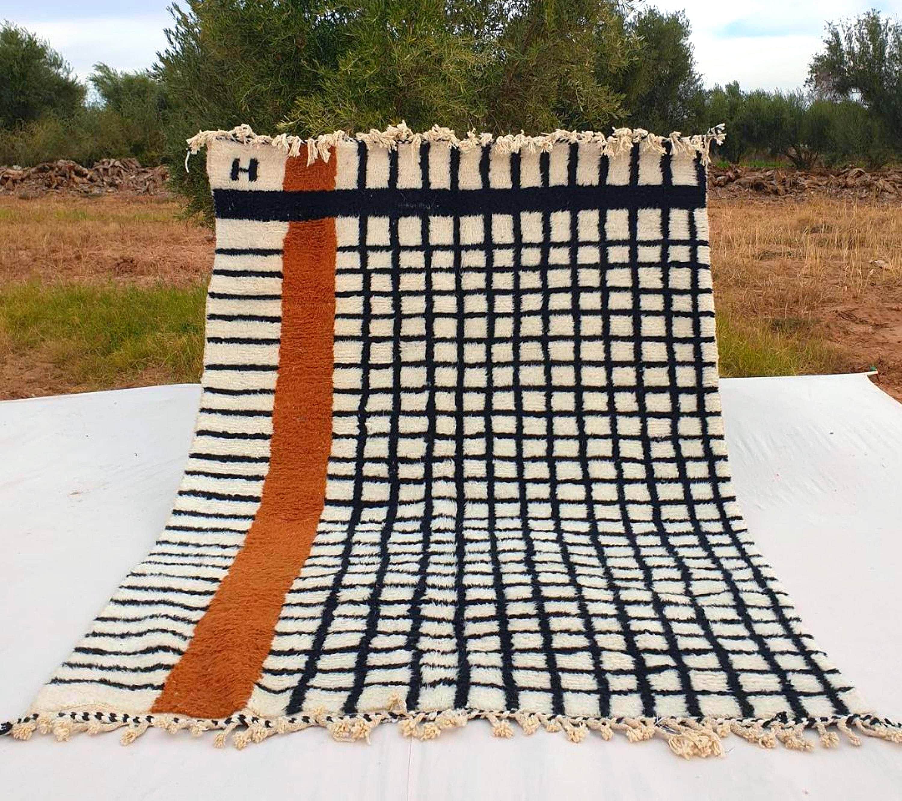 Handmade Beni Ourain Wool Rug: Moroccan Grid Design