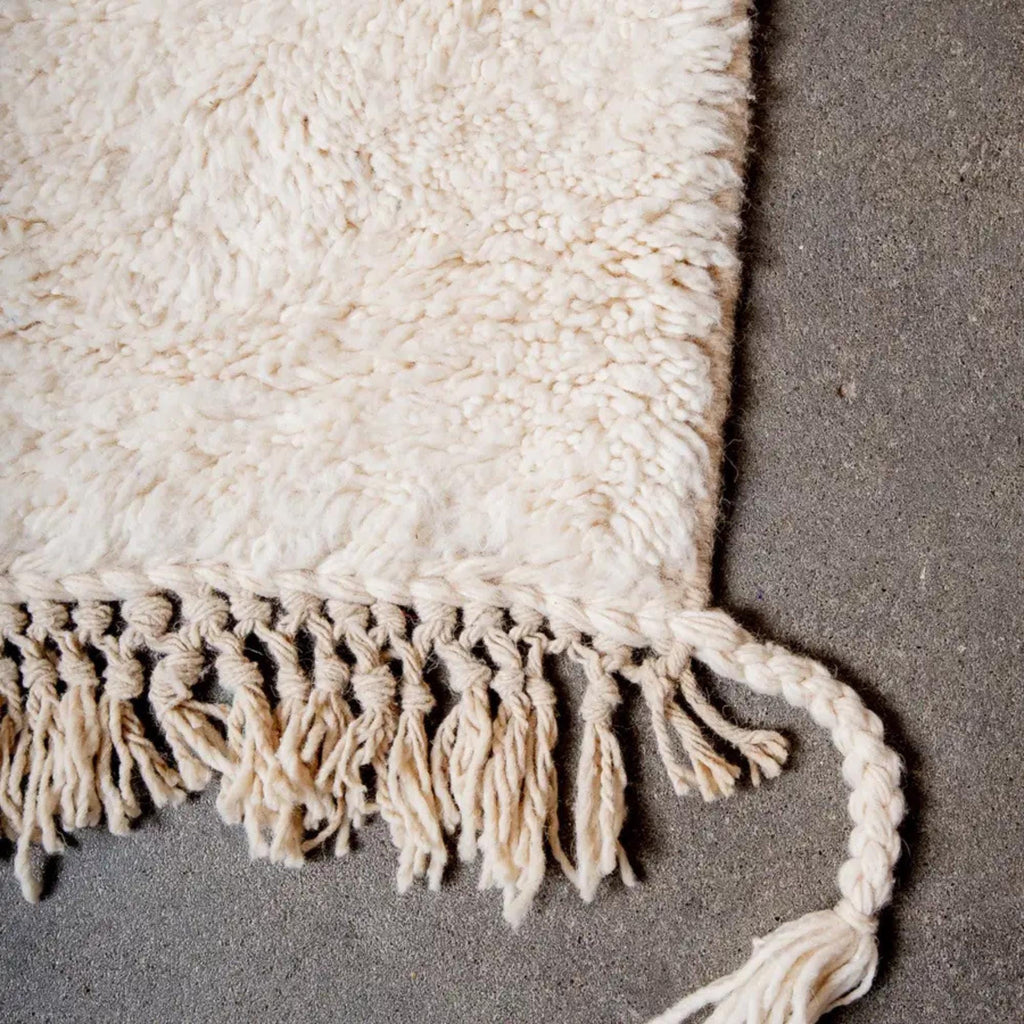 Handmade Wool Beni Ourain Rug: Bohemian White Moroccan Carpet