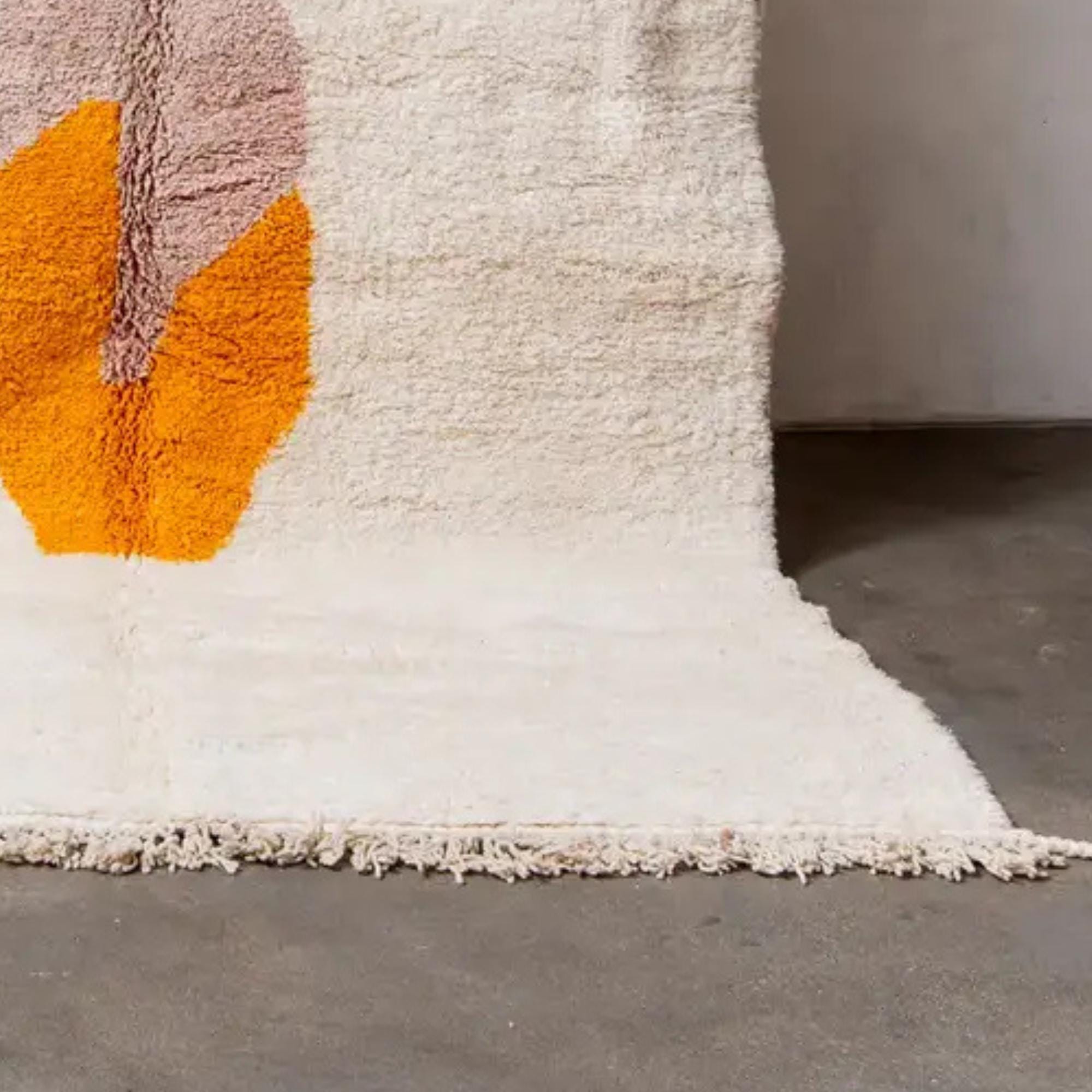 Handmade Wool Beni Ourain Rug: Bohemian White Moroccan Carpet