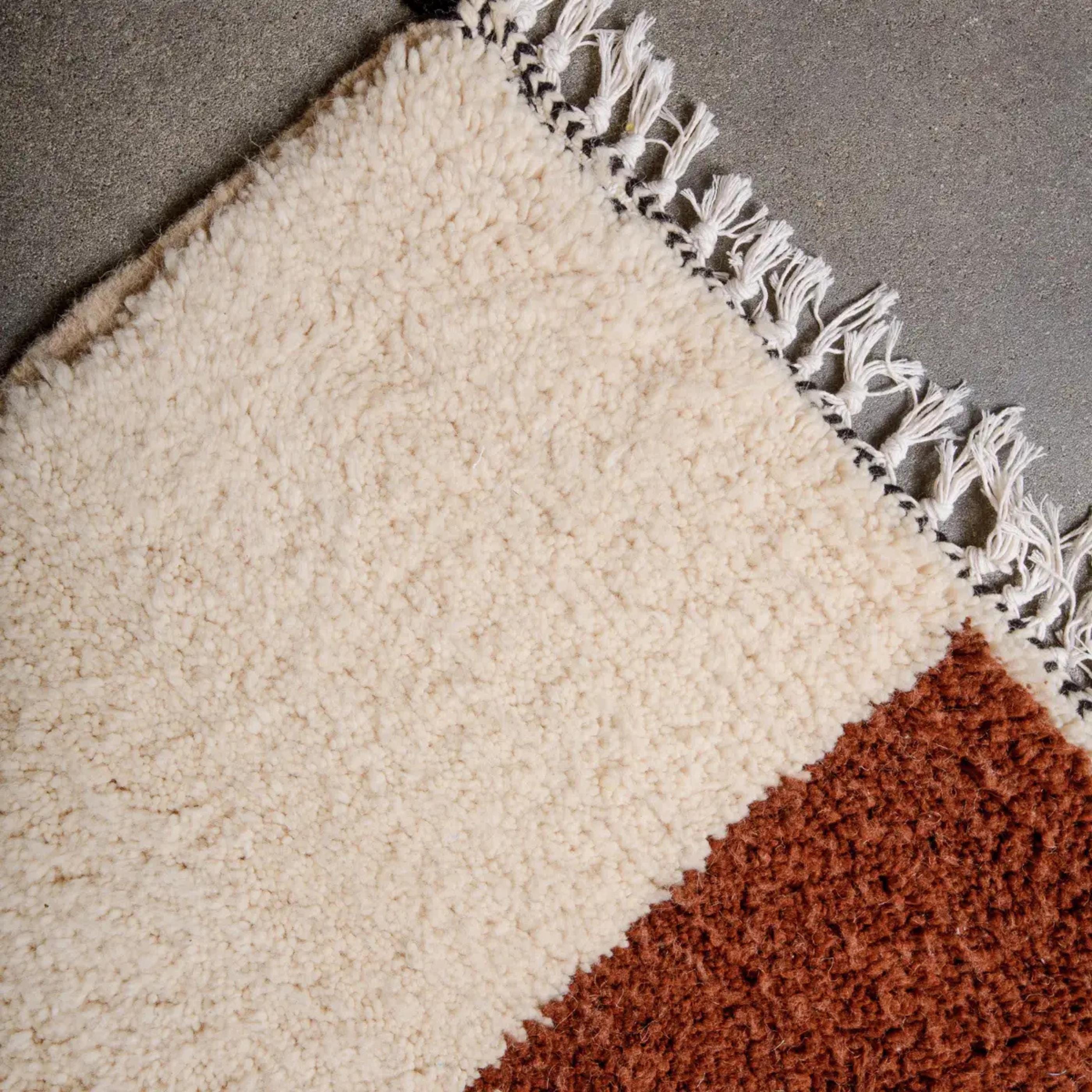 Handmade Beni ourain Moroccan Rug: Creamy Wool Moroccan Style