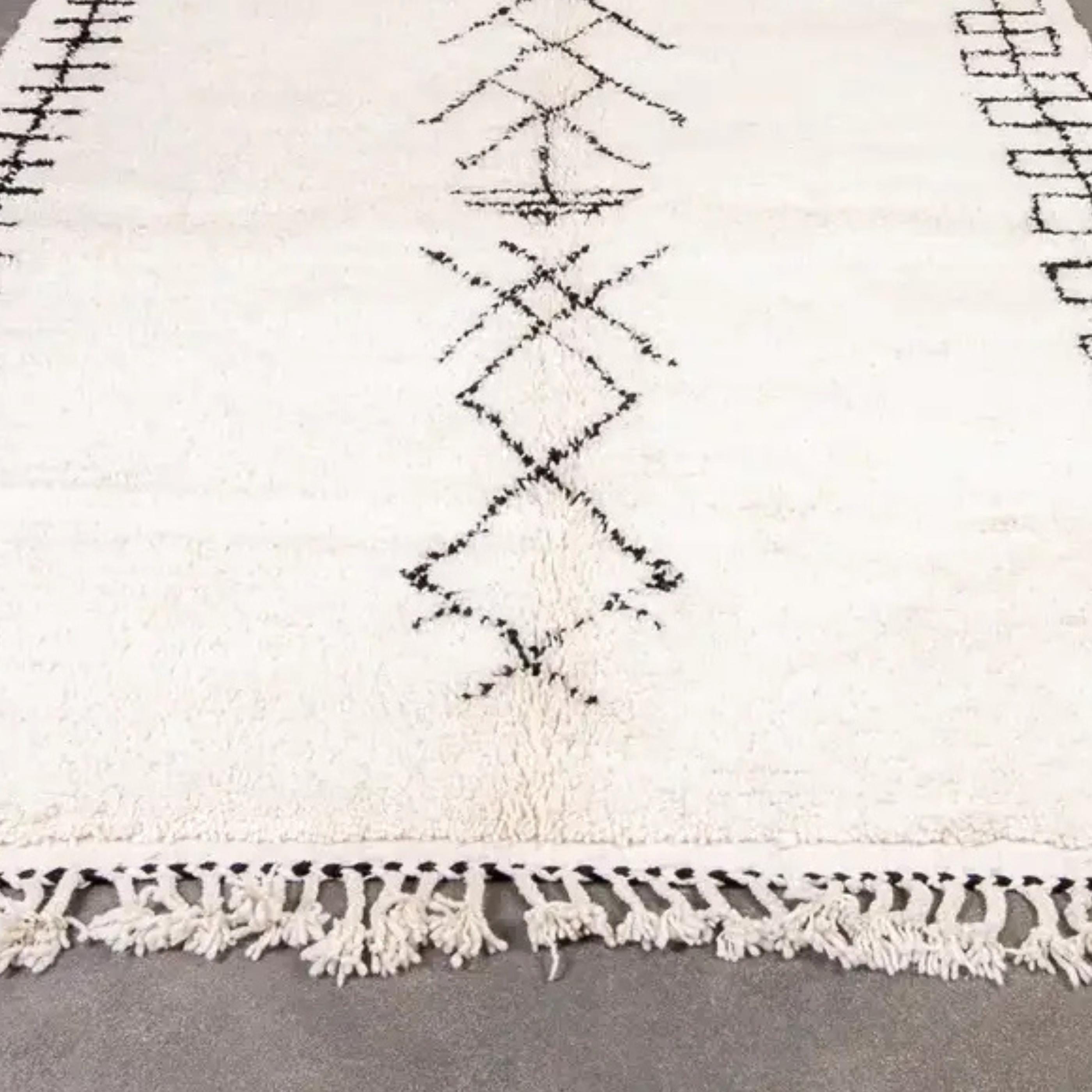 Handmade white Moroccan Rug: Berber Wool Design, Boho Decor rug