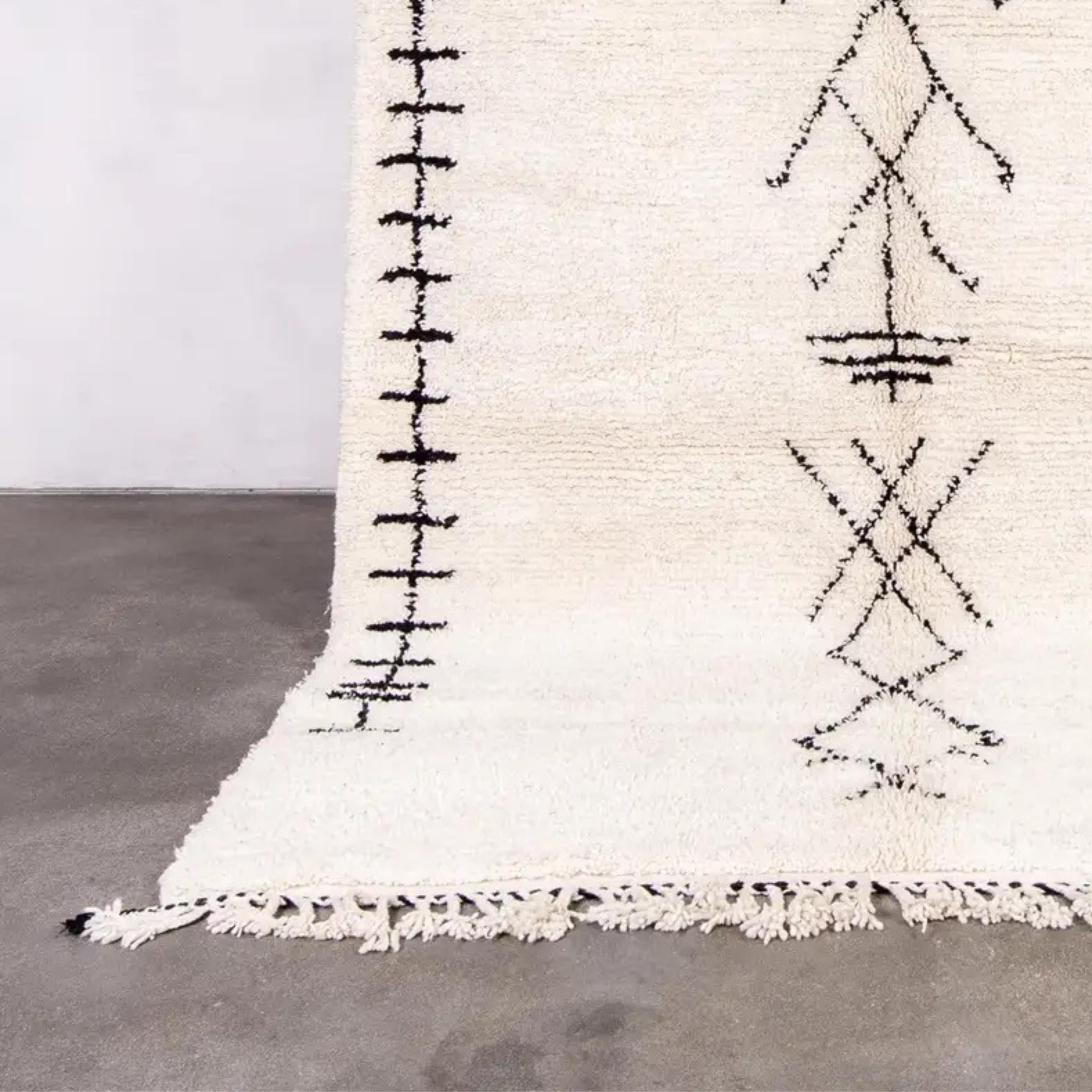 Handmade white Moroccan Rug: Berber Wool Design, Boho Decor rug